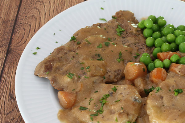 Cube Steaks With Mushrooms and Gravy - Classic-Recipes