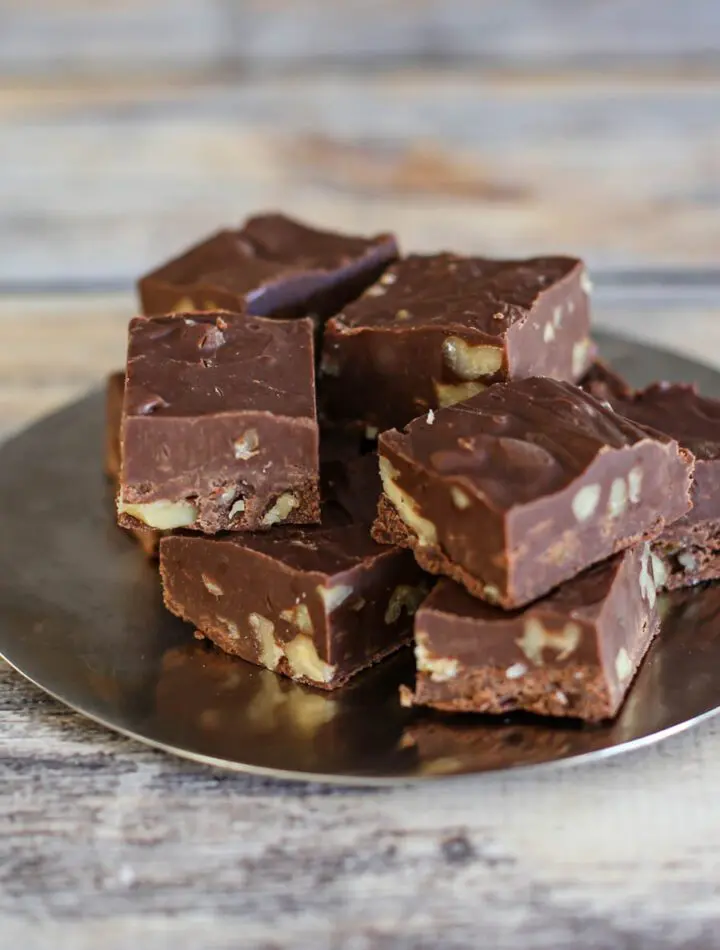 5-minute chocolate fudge on plate