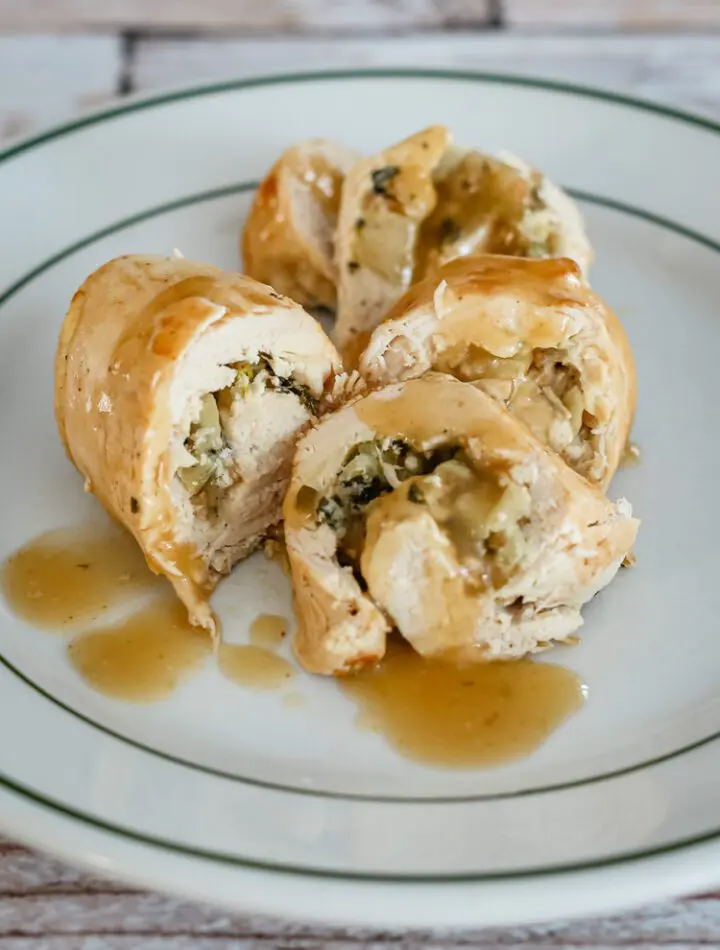 Stuffed chicken breasts with apples and gravy, plated.