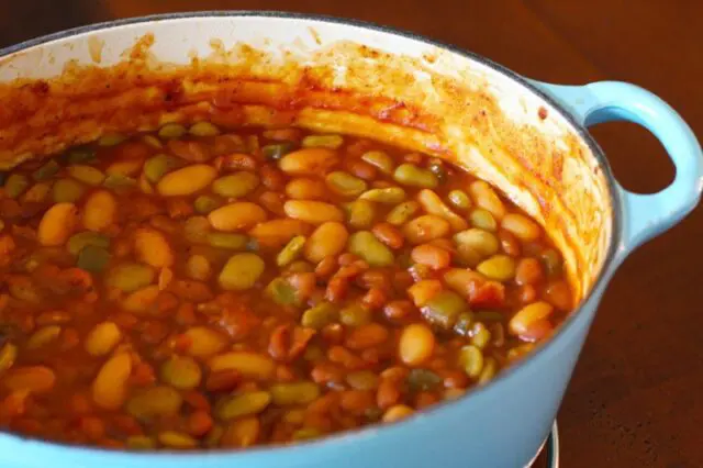 barbecue beans in a dutch oven