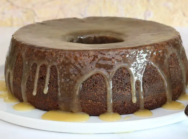 cake with caramel cake glaze