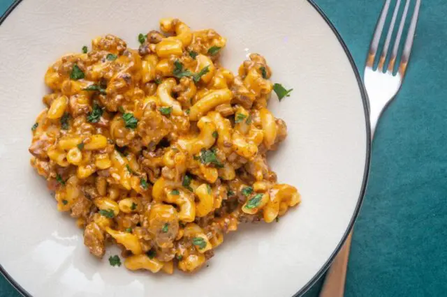 The best creamy cheeseburger macaroni