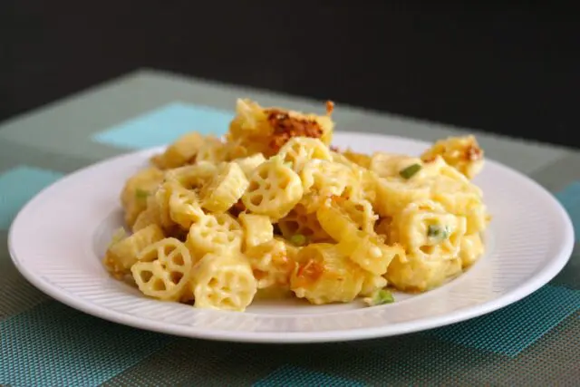 wagon wheel pasta and cheddar cheese bake, a serving on a plate