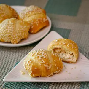 appetizer plate with chicken crescent roll snack