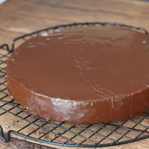 chocolate glaze on a cake