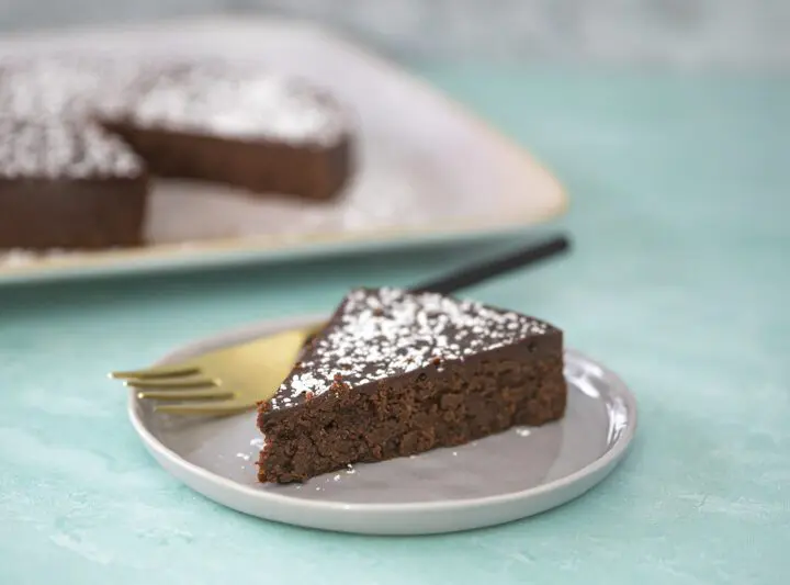 instant pot chocolate torte sliced