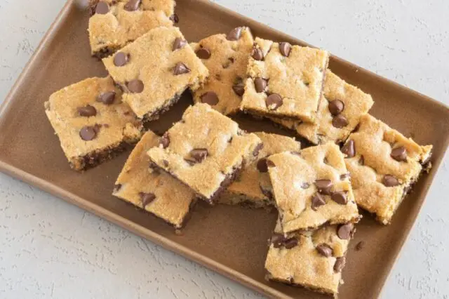 Classic chocolate chip cookie bars