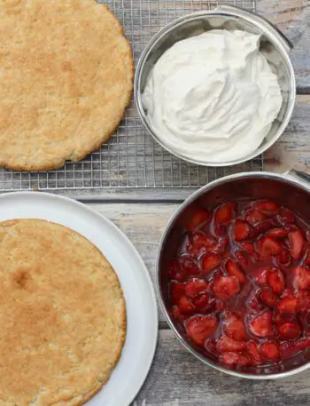 Strawberry shortcake assembly