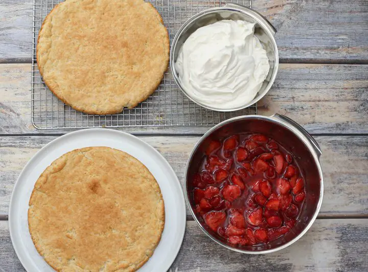 Strawberry shortcake assembly