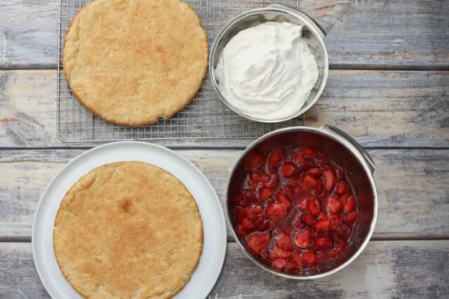 Strawberry shortcake assembly