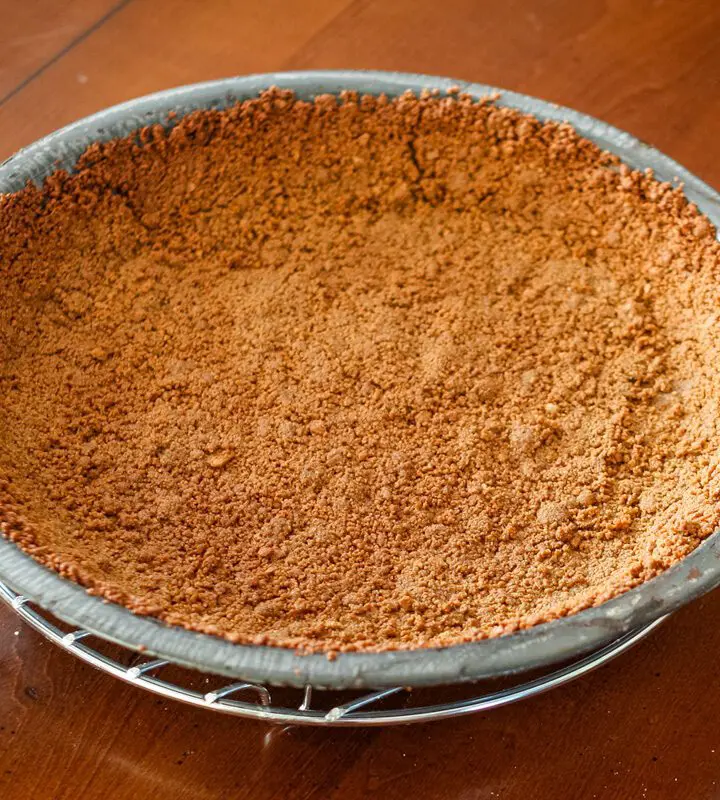 cookie crumb crust in a pie plate