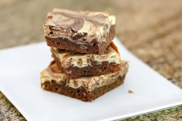 chocolate and cream cheese swirl brownies