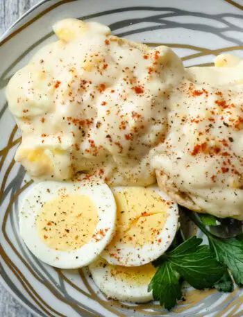 creamed eggs on biscuits with sliced eggs on the side