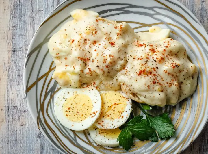 creamed eggs on biscuits with sliced eggs on the side