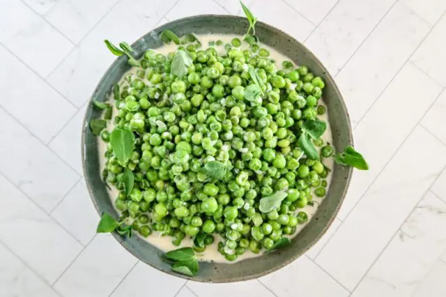 creamed peas in a serving bowl