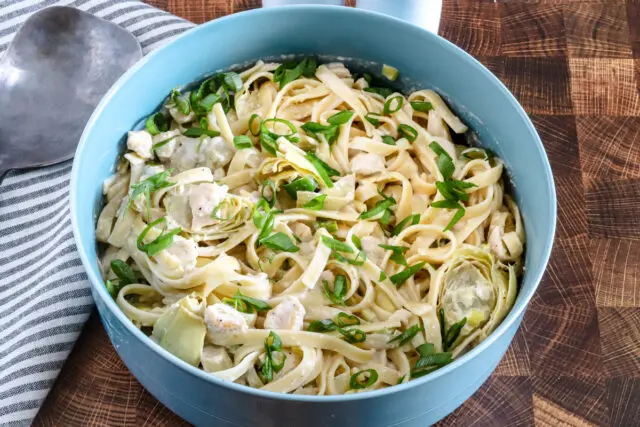 A bowl of creamy chicken fettuccine pasta ready to serve and enjoy.