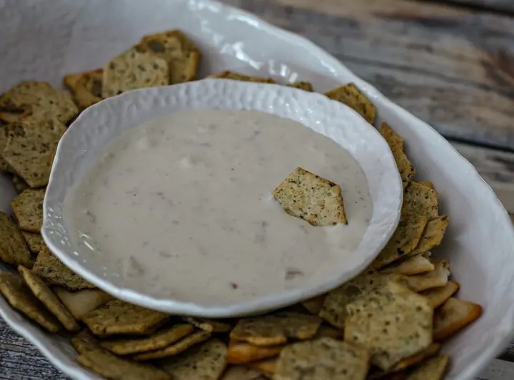 cream cheese clam dip with crackers