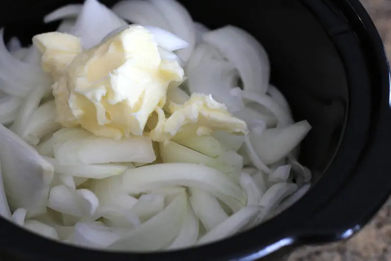 preparing slow cooker onion soup