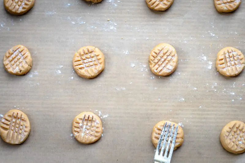 gluten free peanut butter cookies preparation