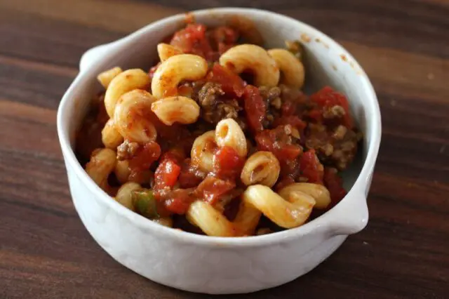 american chop suey with pasta, tomatoes and ground beef in a small bowl