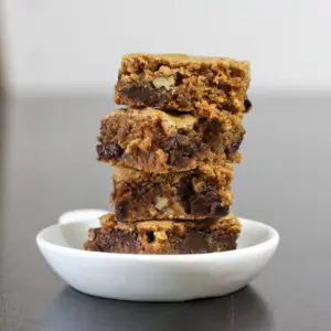 graham cracker blondies with chocolate chips