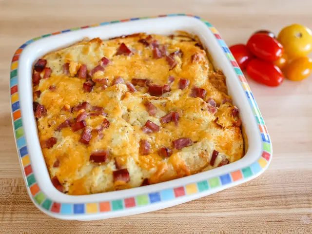 ham and egg breakfast casserole with cheese