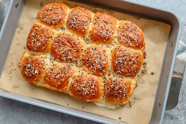 baked ham and cheese sliders with everything bagel seasoning