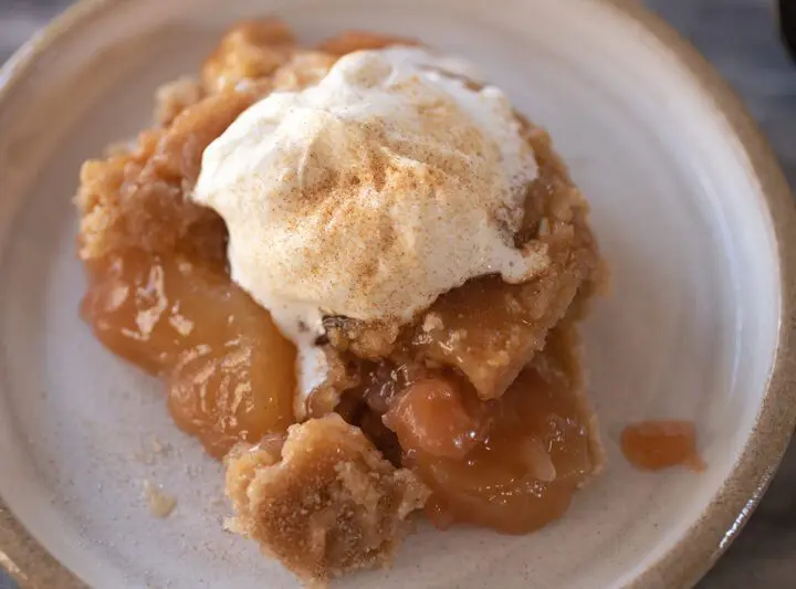 instant pot apple dump cake