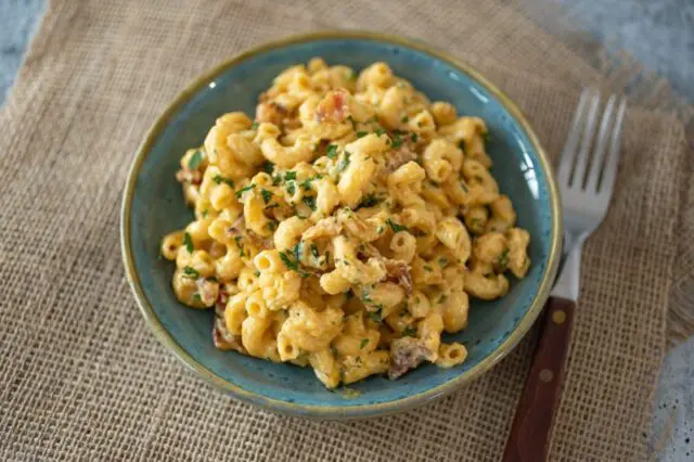 Instant Pot Bacon Macaroni and cheese in a bowl