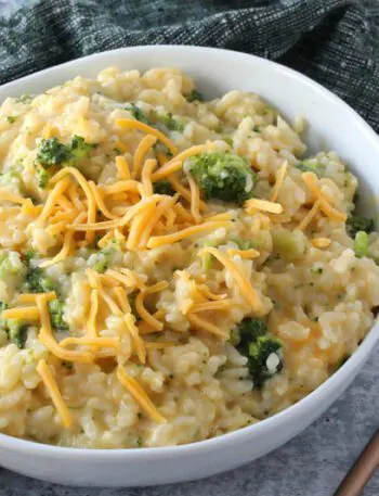 rice with broccoli and cheese cooked in the pressure cooker (Instant Pot)