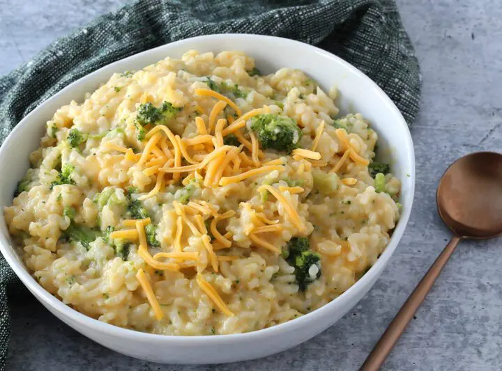 rice with broccoli and cheese cooked in the pressure cooker (Instant Pot)