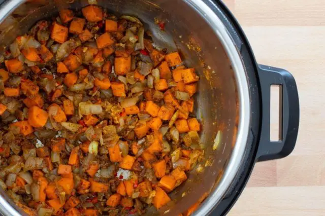 preparing mulligatawny soup in the instant pot pressure cooker