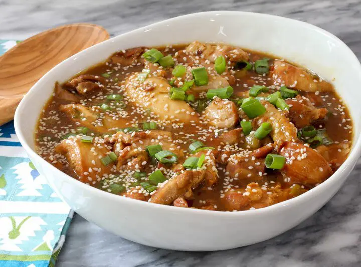 instant pot honey sesame chicken in a serving bowl