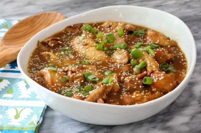 instant pot honey sesame chicken in a serving bowl