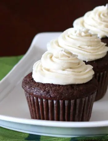 irish cream frosting on chocolate stout cupcakes