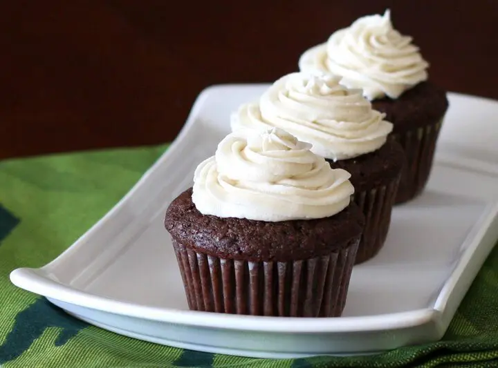 irish cream frosting on chocolate stout cupcakes