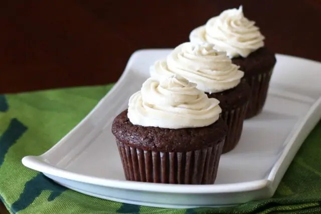 irish cream frosting on chocolate stout cupcakes