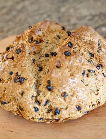 irish soda bread with currants