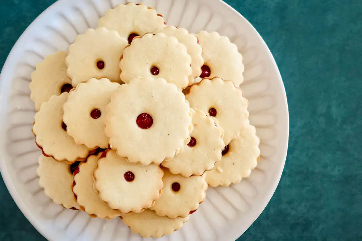 Closeup of filled jammie dodger sandwich cookies.