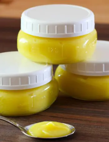 homemade basic lemon curd in small jars