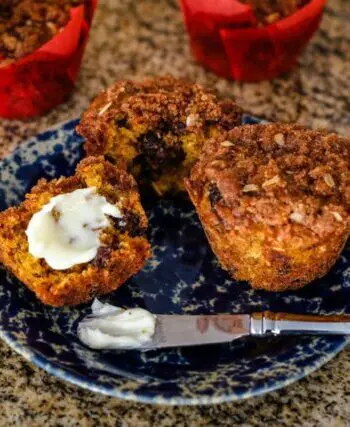 maple cream cheese spread on muffins