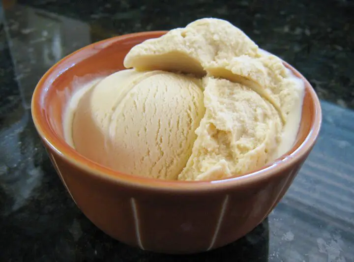 maple ice cream in a small bowl