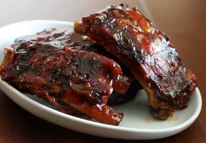 maple apple barbecue sauce on pork ribs