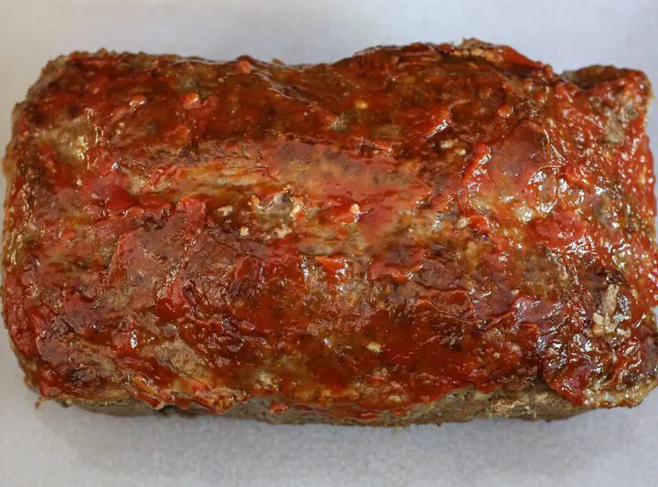 old-fashioned meatloaf with oats and ketchup