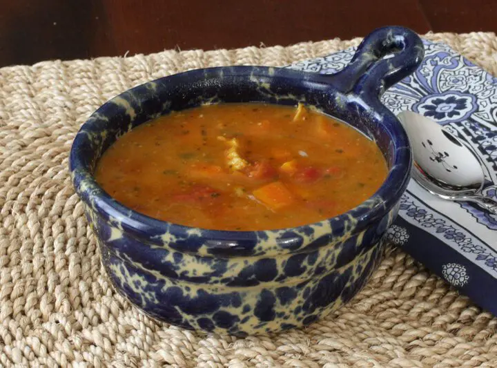 A bowl of lentil and chicken Mulligatawny soup.