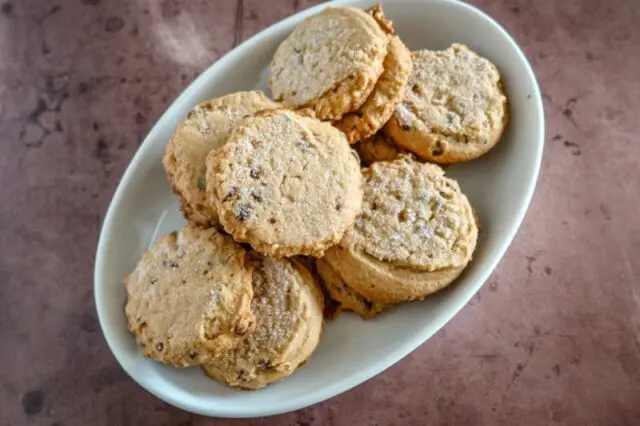 peanut butter chocolate chip cookies, overheat picture