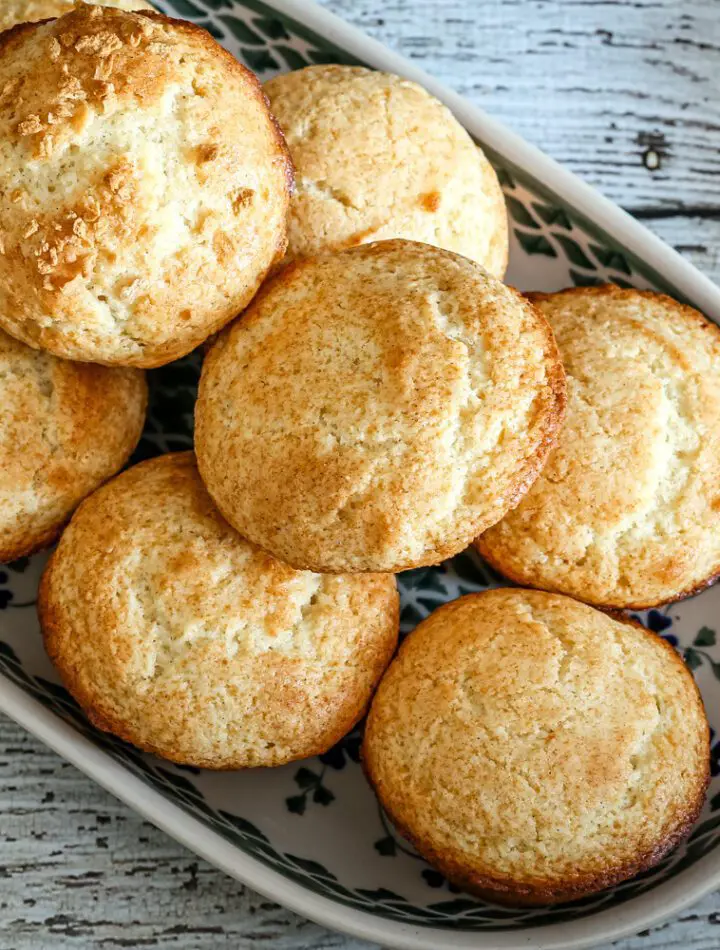 Plain muffins on a serving tray