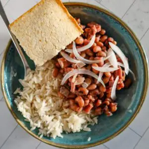 quick black eyed peas served with rice and cornbread in a bowl