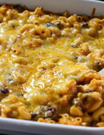 A quick and easy chili mac casserole