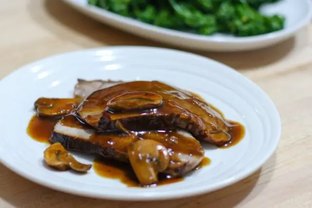 roast beef slices with pan gravy